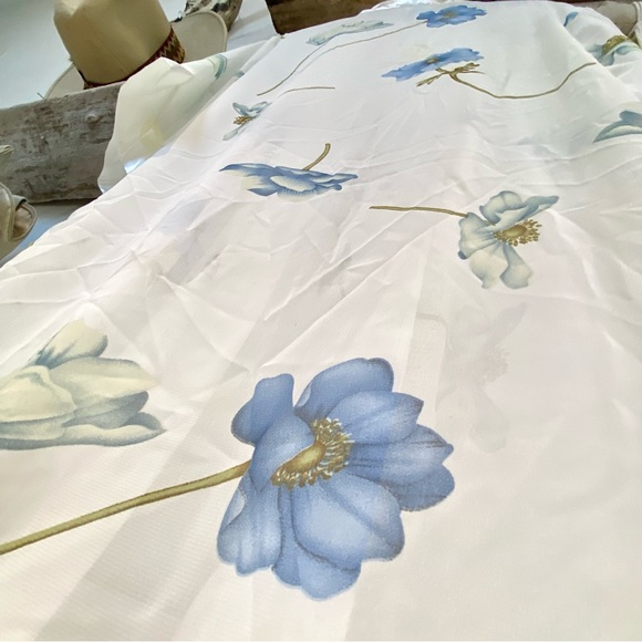 Beautiful airy prairie floral boho poncho w country/cottage core/granny vibe - Picture 5 of 12